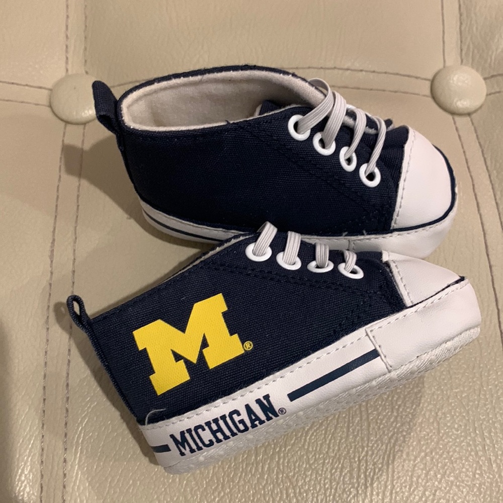 Baby shoes 0-3 mos